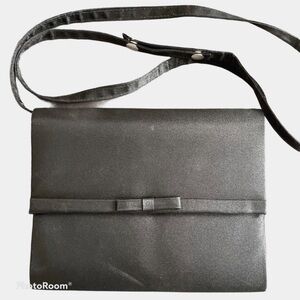 KENNETH COLE Purse. Satin clutch with bow, removable strap, black